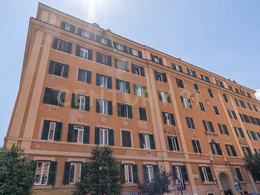 Immagine 23 di Trilocale in vendita  in Via Nemorense 100 a Roma