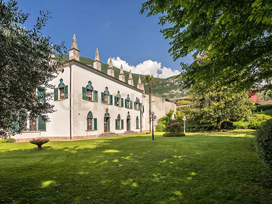 Immagine 170 di Villa in vendita  in Via Adige 25 a Brentino Belluno