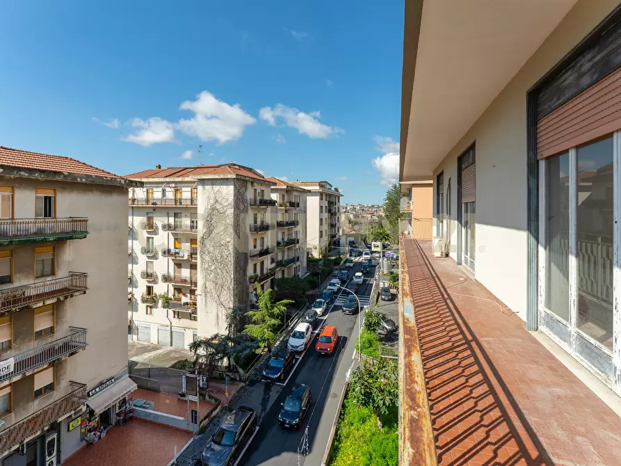 Immagine 33 di Pentalocale in vendita  in Via Carnazza 2 a Tremestieri Etneo