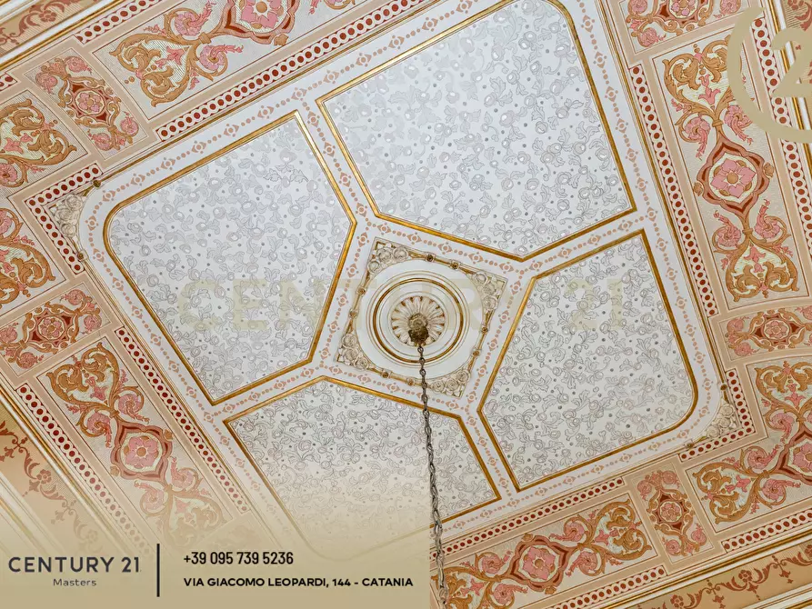 Immagine 85 di Pentalocale in vendita  in Via Etnea 196 a Catania