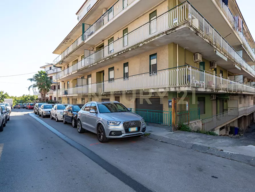 Immagine 4 di Locale commerciale in vendita  in Via Antonio Gramsci 3434 a Fiumefreddo Di Sicilia