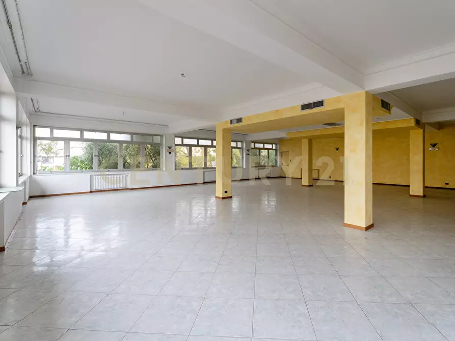 Immagine 3 di Locale commerciale in affitto  in Via Catira 2 a San Gregorio Di Catania