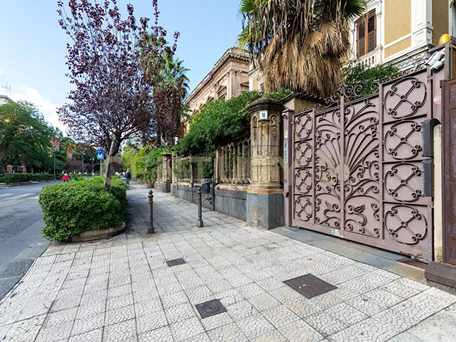 Immagine 24 di Palazzo in affitto  in Viale Regina Margherita 16 a Catania