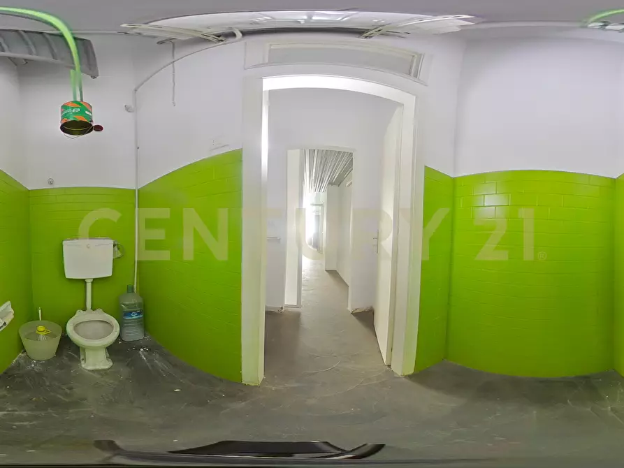 Immagine 29 di Locale commerciale in vendita  in Via Francesco Riso 72/C a Catania