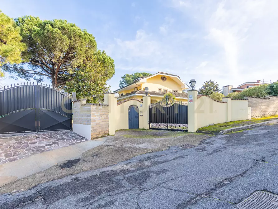 Immagine 2 di Casa bifamiliare in vendita  in Via Paolo Monelli 11 a Roma