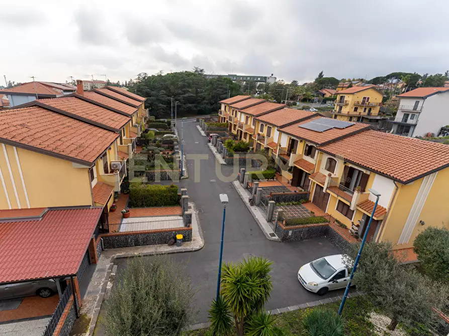 Immagine 26 di Quadrilocale in vendita  in Via Ercole Patti 91 a Pedara