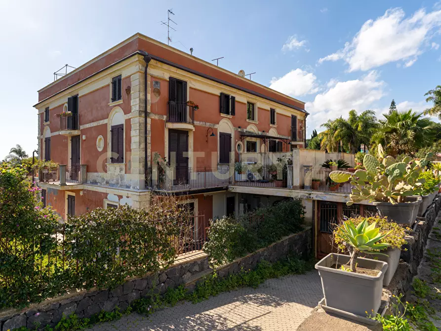 Immagine 9 di Appartamento in vendita  in Via Stazione 12 a Aci Castello