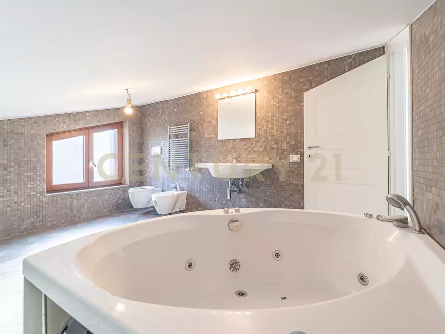 Immagine 25 di Casa bifamiliare in vendita  in Via Appia Nuova 17 a Albano Laziale