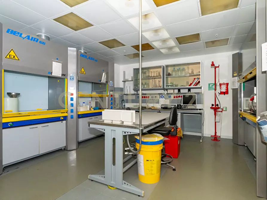 Immagine 46 di Attività artigianale in vendita  in Strada III Mimosa 14 a Catania