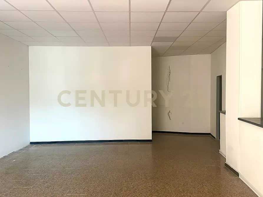 Immagine 11 di Locale commerciale in vendita  in Piazza Vittorio Emanuele a Nicolosi