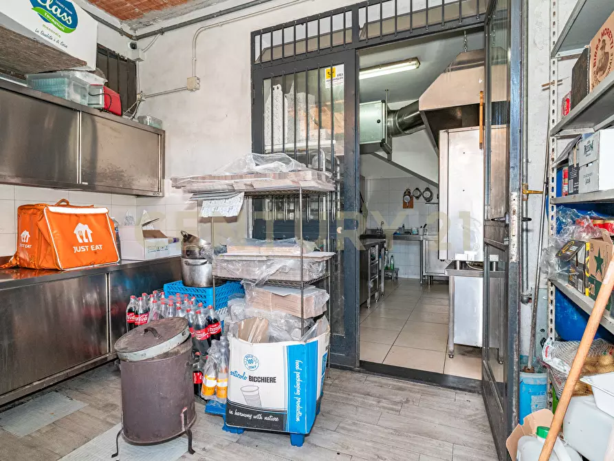 Immagine 7 di Pizzeria / Pub in vendita  in Piazza Don Diego snc a Pedara