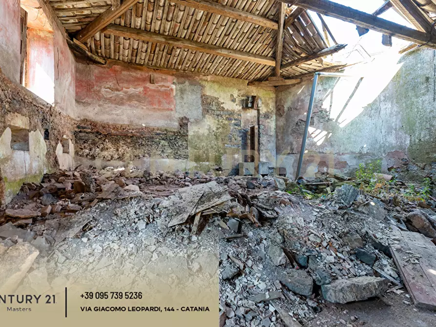 Immagine 26 di Villa in vendita  in Via Manganelli 1 a Mascalucia