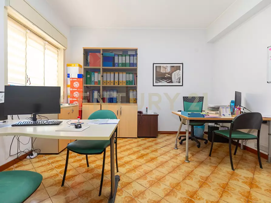 Immagine 7 di Pentalocale in vendita  in Via Grazia Deledda 2 a Catania