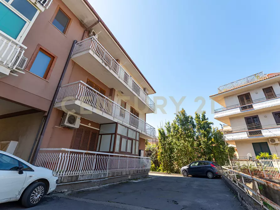 Immagine 35 di Trilocale in vendita  in Via Nazionale a Aci Castello