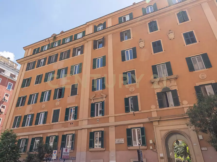 Immagine 21 di Trilocale in vendita  in Via Nemorense 100 a Roma