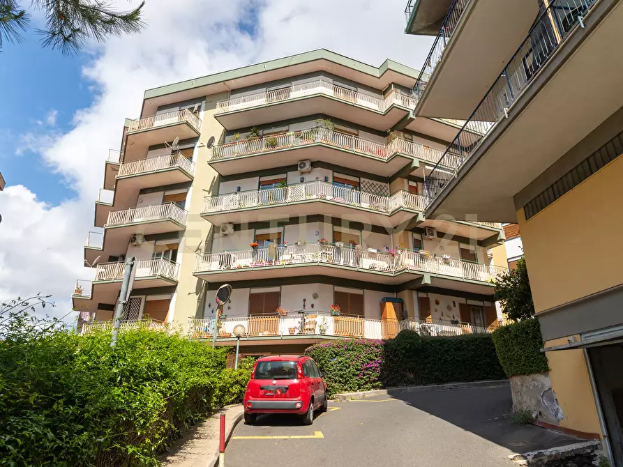 Immagine 35 di Pentalocale in vendita  in Via Convento del Carmine 5 a Tremestieri Etneo