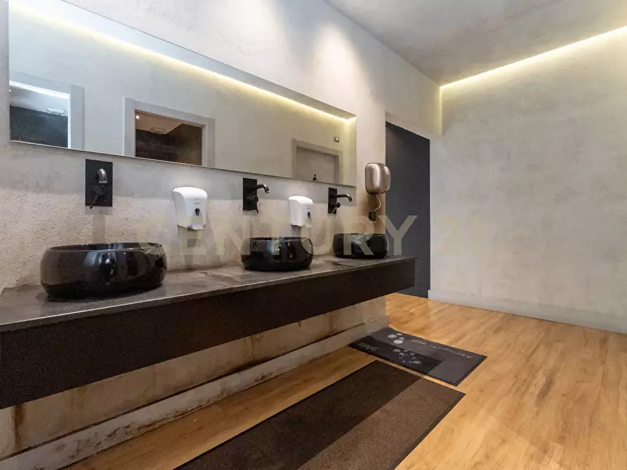 Immagine 19 di Attività commerciale in vendita  in Viale del Commercio a Misterbianco