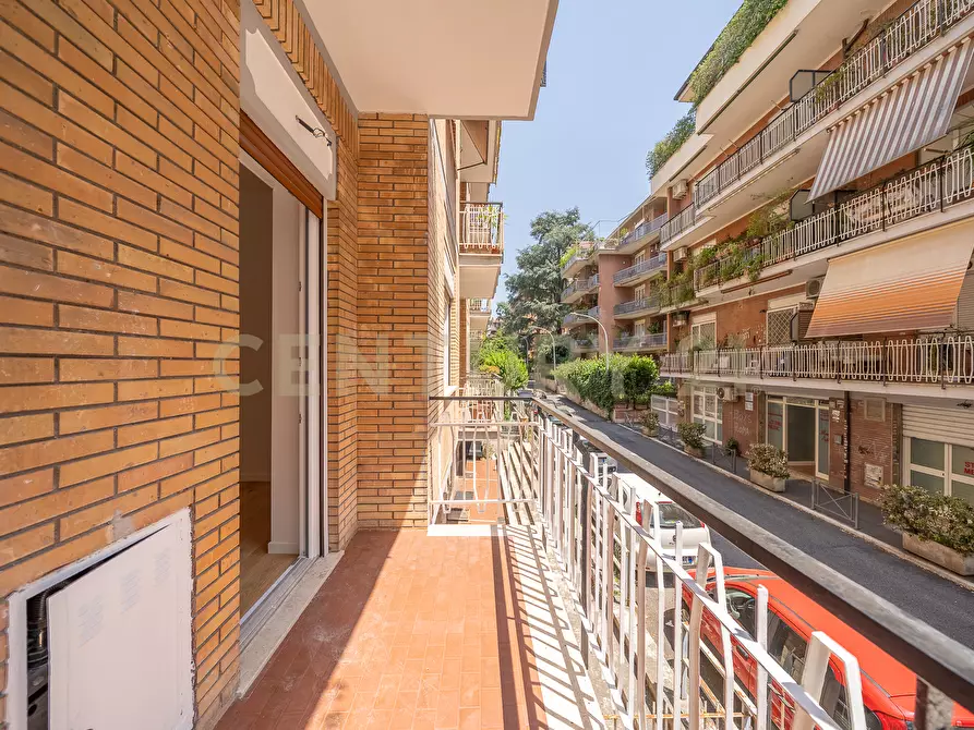 Immagine 13 di Trilocale in vendita  in Via Carlo Dossi 80 a Roma