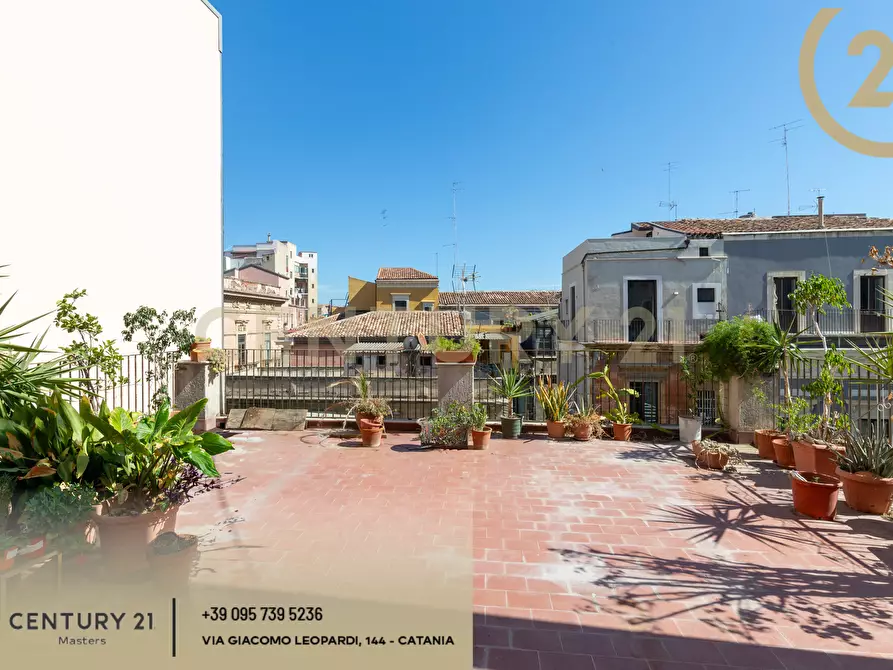 Immagine 106 di Pentalocale in vendita  in Via Etnea 196 a Catania