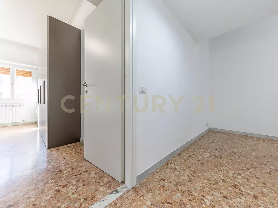 Immagine 12 di Trilocale in vendita  in Via Luigi Rava 9 a Roma