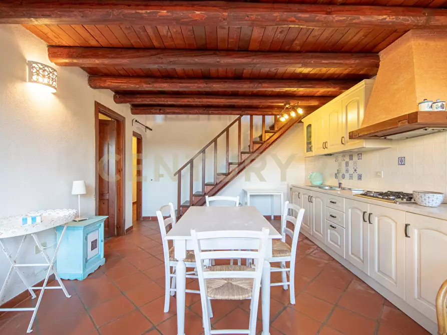 Immagine 4 di Casa indipendente in vendita  in Via Madrid a San Teodoro