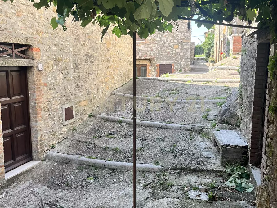 Immagine 22 di Bilocale in vendita  in Via delle Pieve 9 a Semproniano