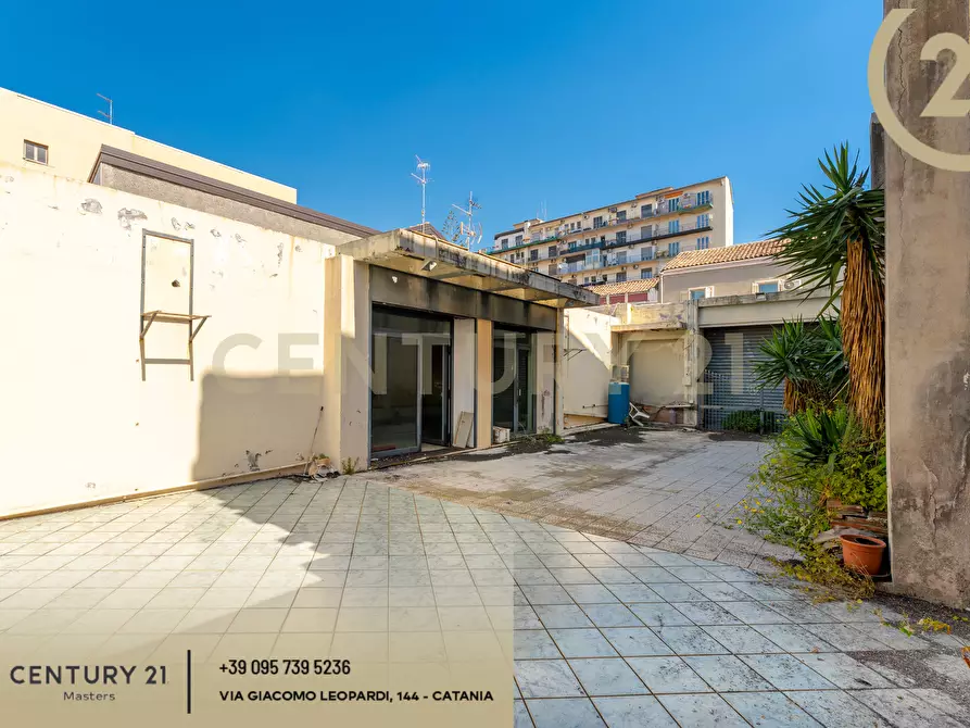 Immagine 18 di Locale commerciale in vendita  in Via Duca Degli Abruzzi 231 a Catania