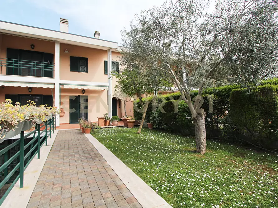 Immagine 21 di Casa trifamiliare in vendita  in Via di Casal Boccone 256 a Roma