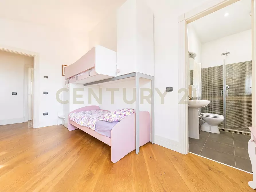 Immagine 25 di Villa in vendita  in Via Caporetto 23 a Anzio