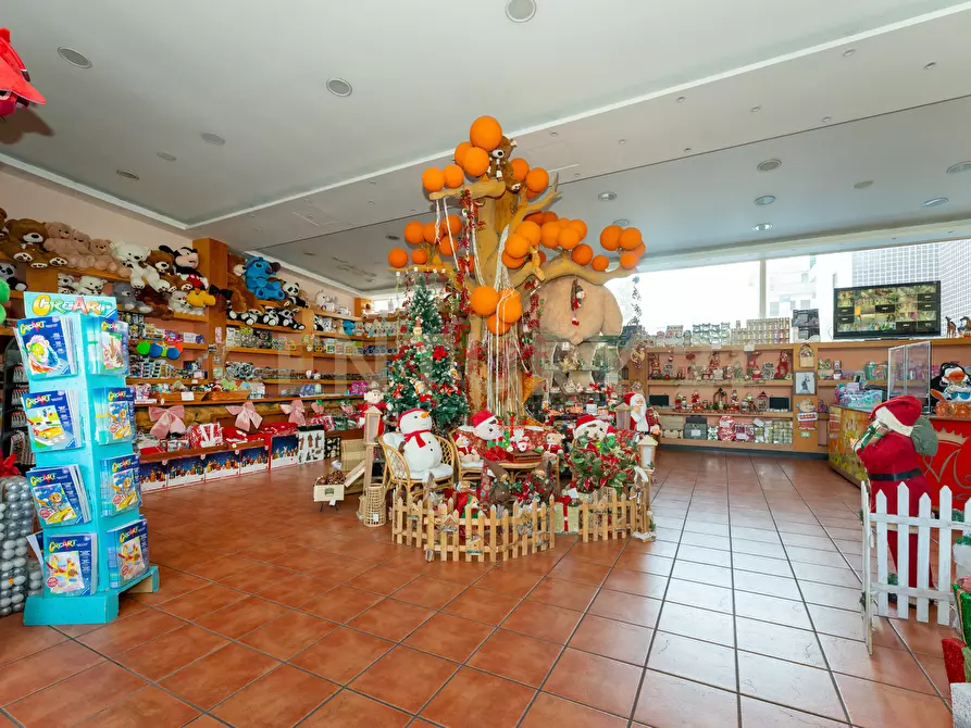 Immagine 14 di Locale commerciale in vendita  in Via Passo Gravina 150 a Catania