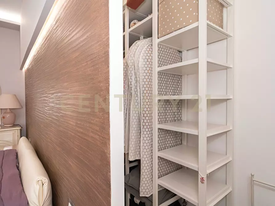 Immagine 25 di Pentalocale in vendita  in Via Rasà 3 a Catania