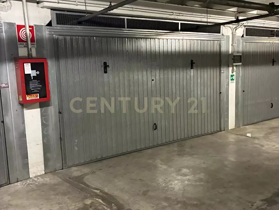 Immagine 6 di Garage in vendita  in Via Gorgona 1 a Roma