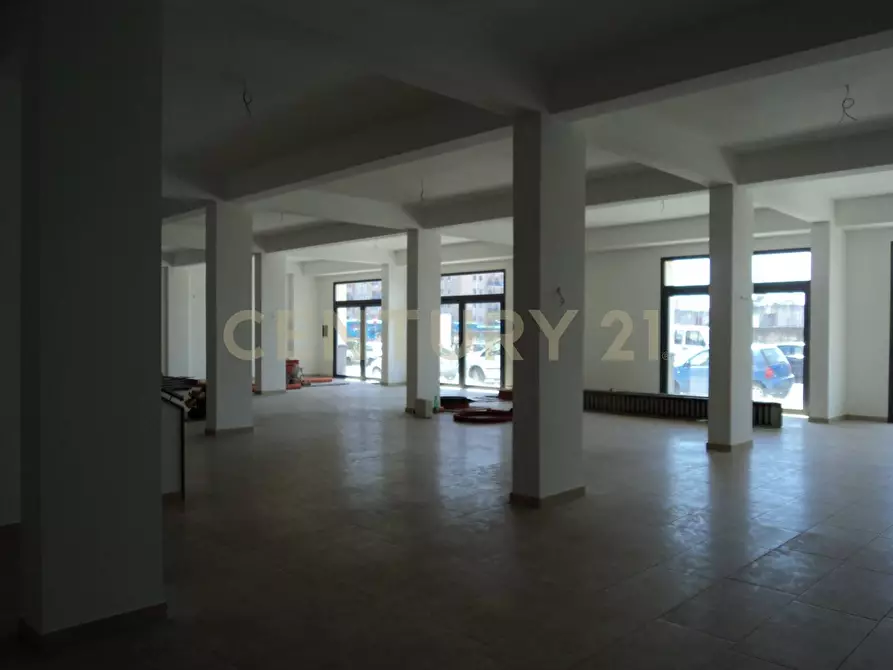 Immagine 3 di Locale commerciale in vendita  in Via Archimede 149 a Catania