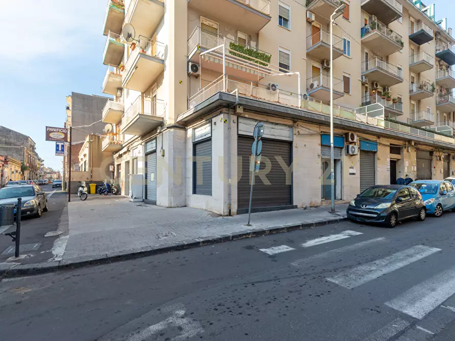 Immagine 28 di Locale commerciale in vendita  in Via Timoleone 1a a Catania