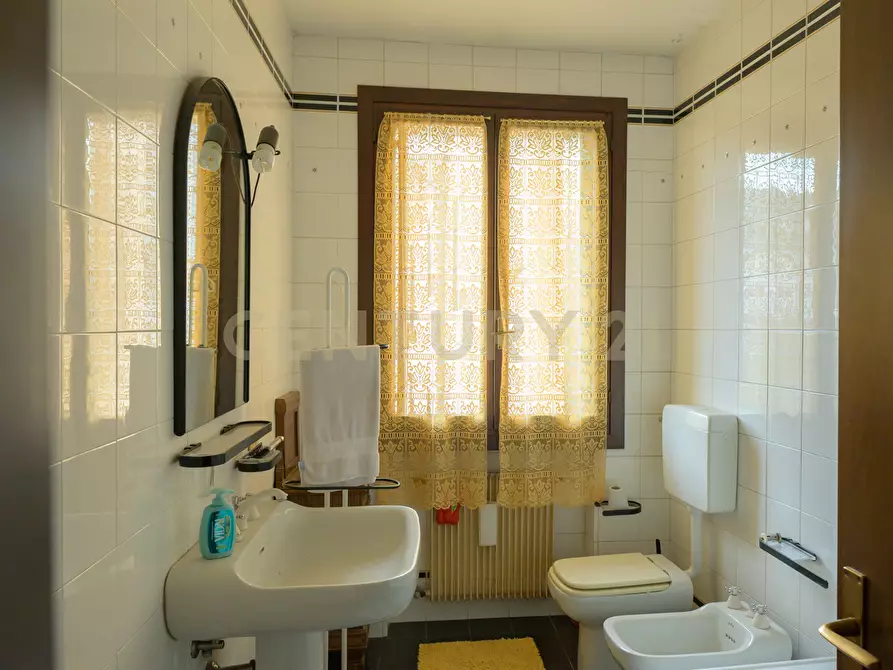 Immagine 11 di Pentalocale in vendita  in Corso Giacomo Matteotti 109 a Arzignano