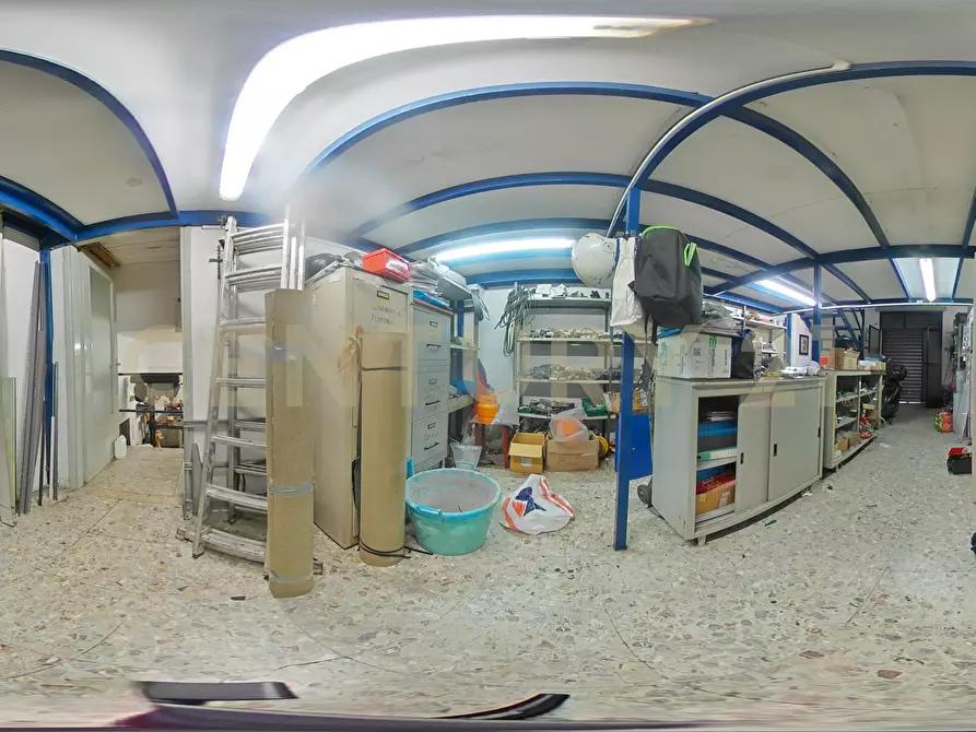 Immagine 32 di Locale commerciale in vendita  in Via Timoleone 1a a Catania