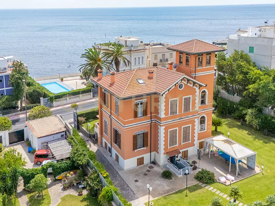 Immagine 7 di Villa in vendita  in Via Aurelia 393 a Santa Marinella