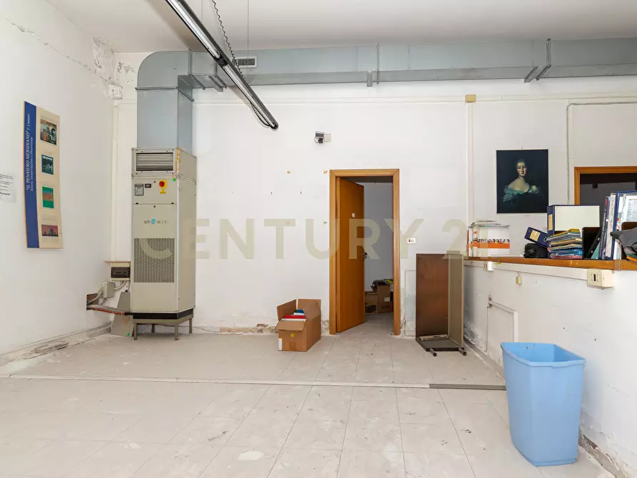 Immagine 21 di Locale commerciale in vendita  in Viale Mario Rapisardi 186 a Catania