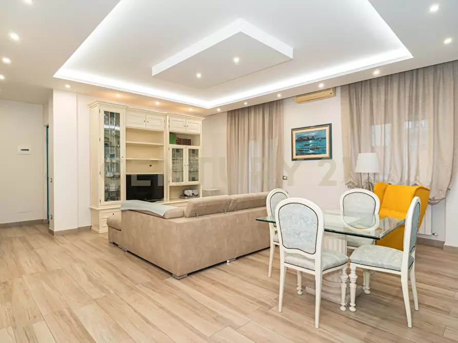 Immagine 9 di Pentalocale in vendita  in Via Rasà 3 a Catania