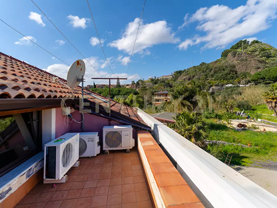 Immagine 75 di Appartamento in vendita  in Via Stazione 12 a Aci Castello