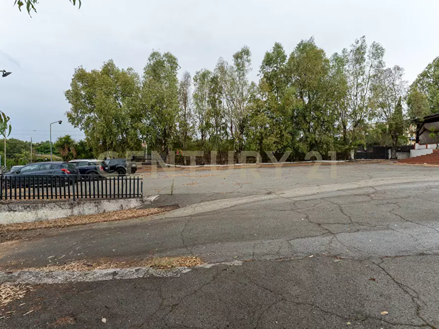 Immagine 25 di Locale commerciale in affitto  in Via Catira 2 a San Gregorio Di Catania