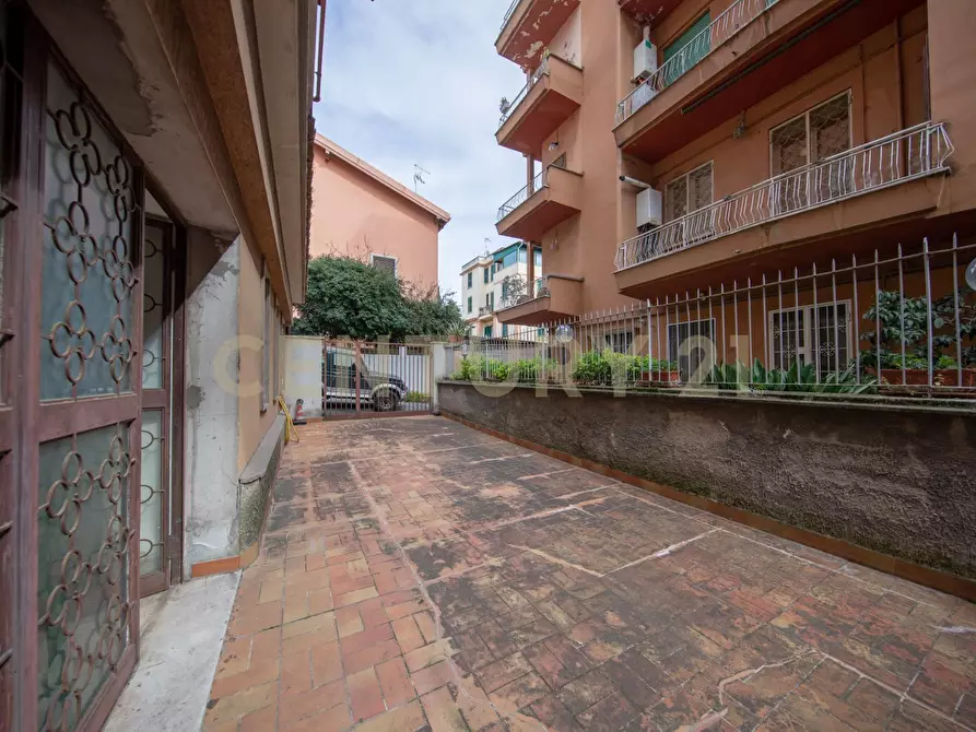 Immagine 33 di Bilocale in vendita  in Via Aurelia 301 a Roma