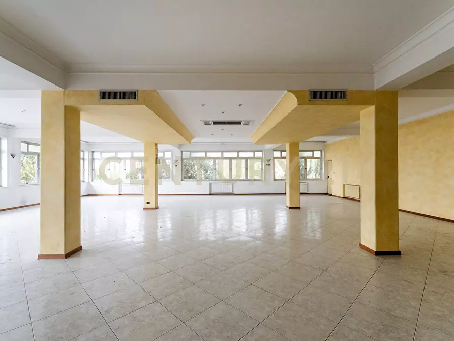 Immagine 7 di Locale commerciale in affitto  in Via Catira 2 a San Gregorio Di Catania