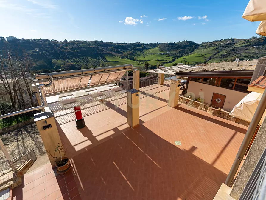 Immagine 40 di Villa in vendita  in Via Gela 95 a Caltagirone