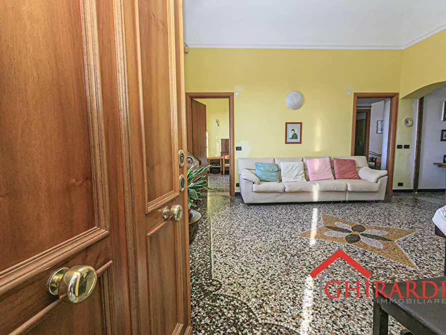 Immagine 2 di Trilocale in vendita  in VIA CHIARAVAGNA 7 a Genova