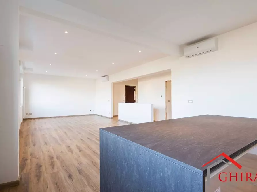 Immagine 5 di Quadrilocale in vendita  in Corso Andrea Podestà 8 a Genova