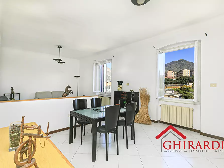 Immagine 1 di Trilocale in vendita  in Via Pier Domenico da Bissone 4 a Genova