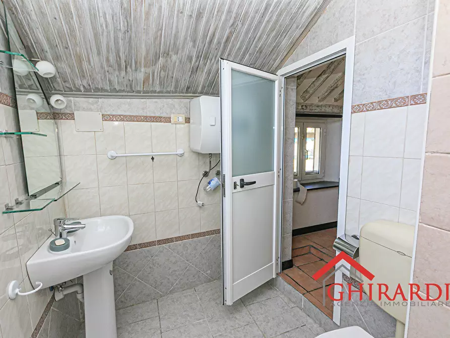 Immagine 18 di Bilocale in affitto  in Via Paglia 117 a Genova