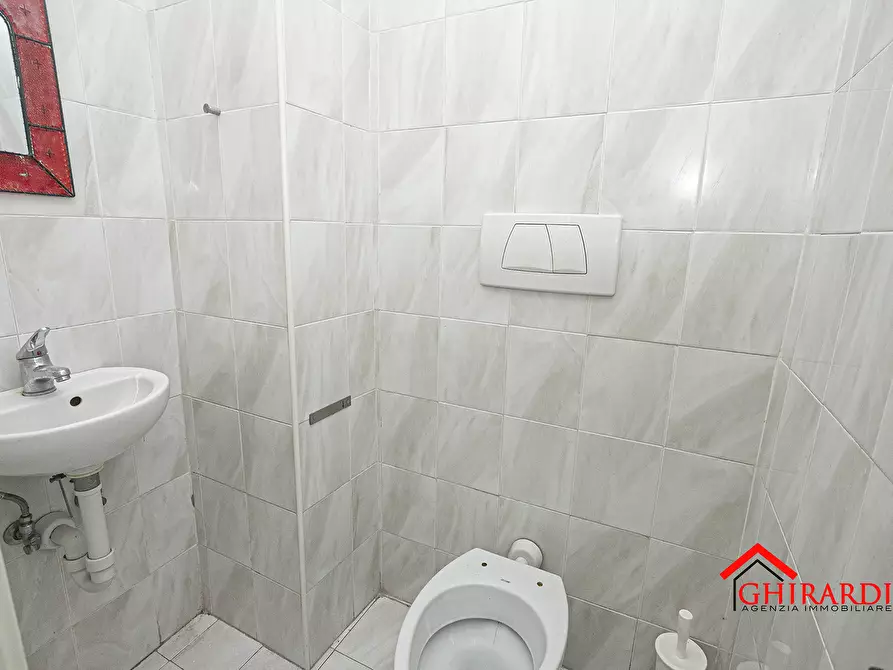 Immagine 18 di Locale commerciale in affitto  in VIA VADO 17R a Genova