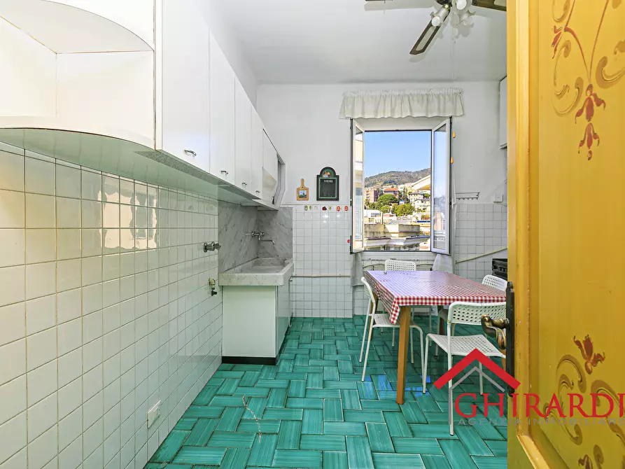 Immagine 8 di Quadrilocale in vendita  in Piazza Cristoforo Bonavino 11 a Genova